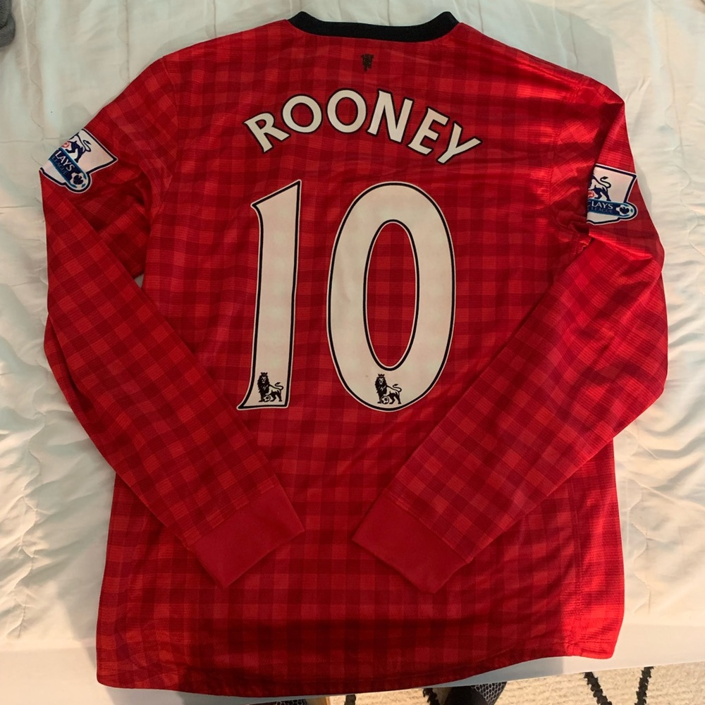 Manchester United. Size Medium, Wayne Rooney 10 Jersey. Long sleeve.